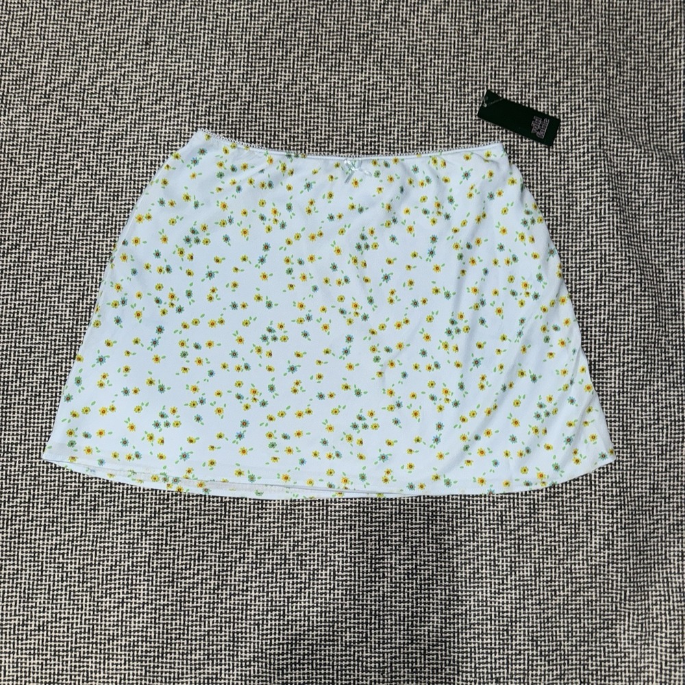 NEW Women's Floral Mini Skirt - Size Medium